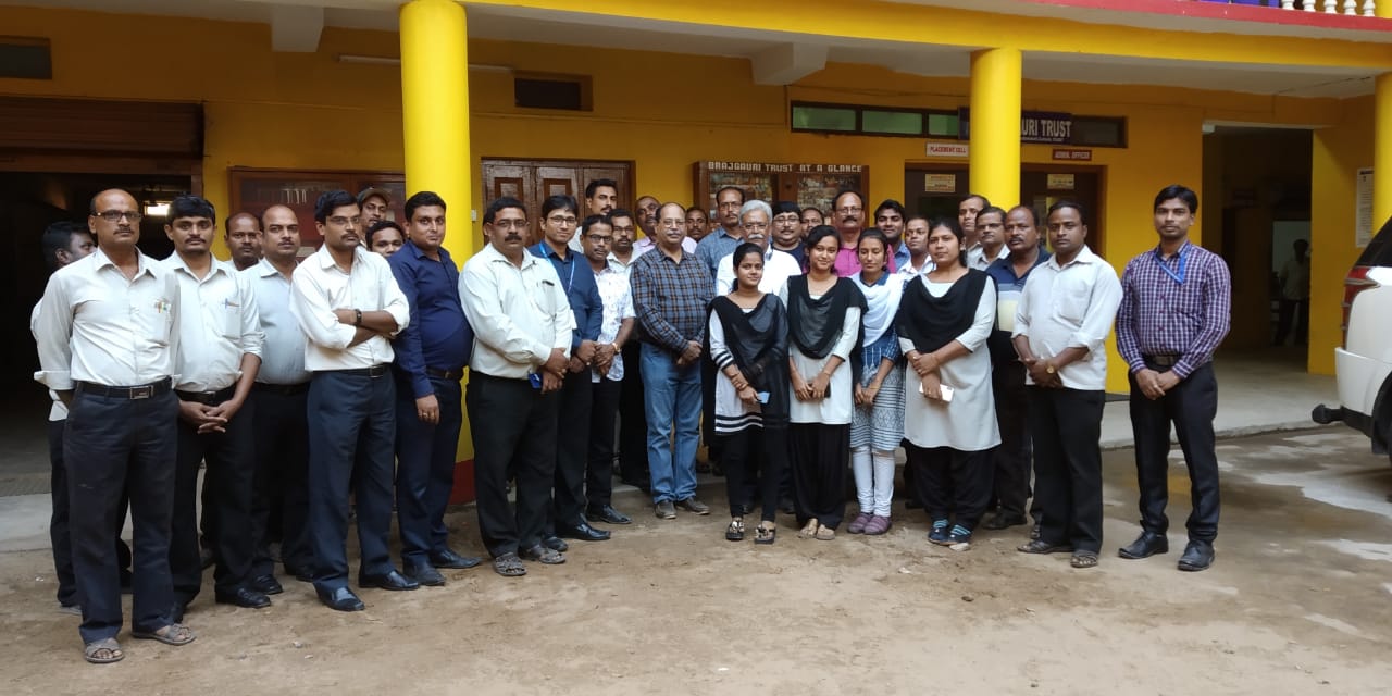 GROUP PHOTO OF ASMACS ITC WITH SENIOR DIRECTOR CII  & CHAIRMAN SIR